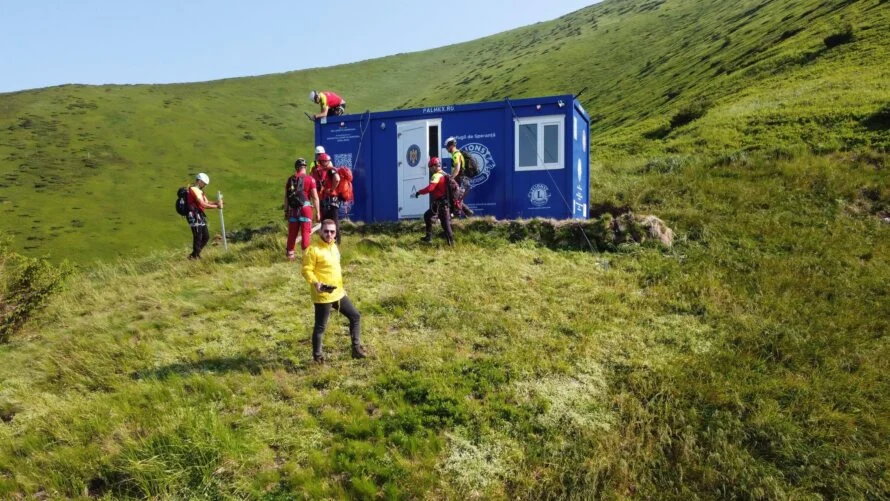 Departamentul pentru Situații de Urgență a montat un nou refugiu montan în Munții Maramureșului