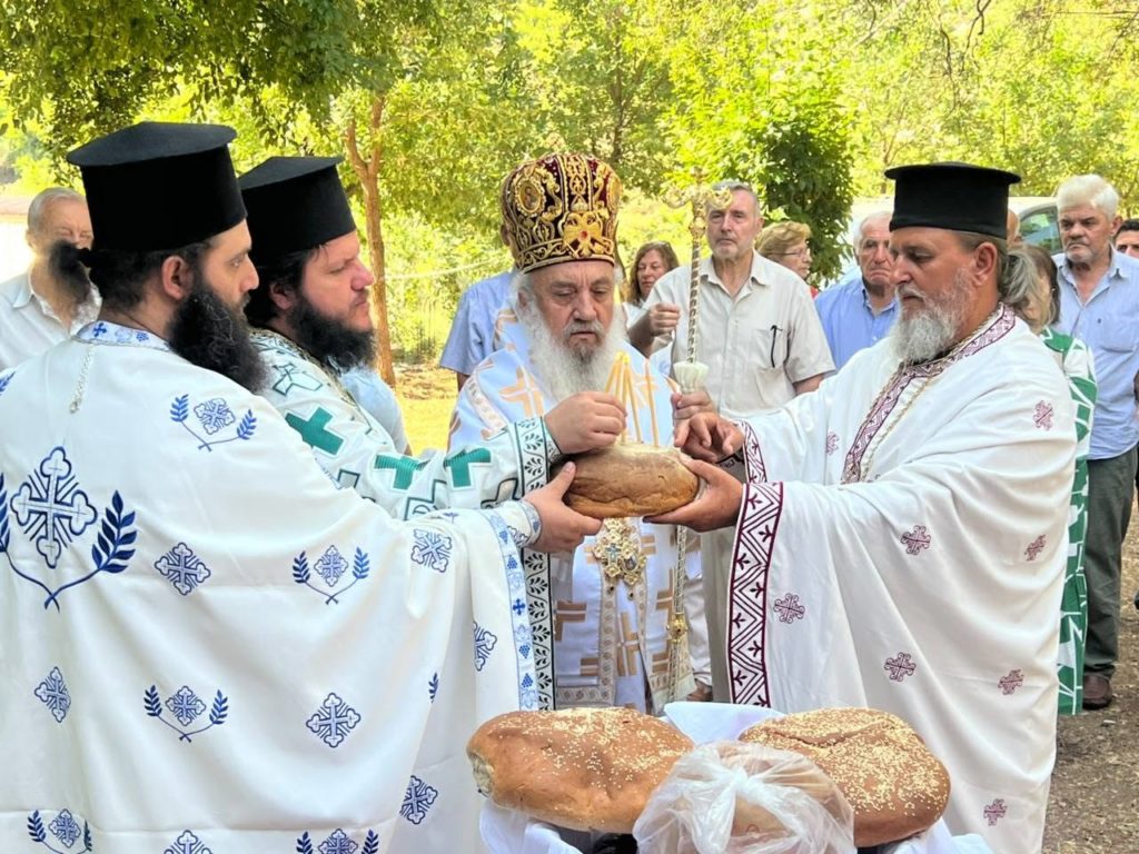 Αρχιερατική Θεία Λειτουργία στον Ιερό Ναό Αγίου Παντελεήμονος στο Λυκομίλη Δρόπολης