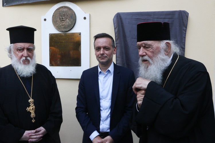 Ο Αρχιεπίσκοπος στα αποκαλυπτήρια αναμνηστικής πλάκας για τον Πρωθιερέα π. Άγγελο Νησιώτη