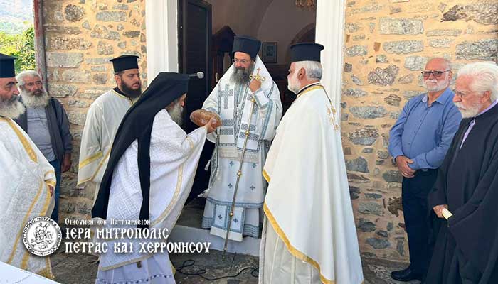 Ο Μητροπολίτης Πέτρας στον Ιερό Ναό Αγίου Σίλα Νεαπόλεως