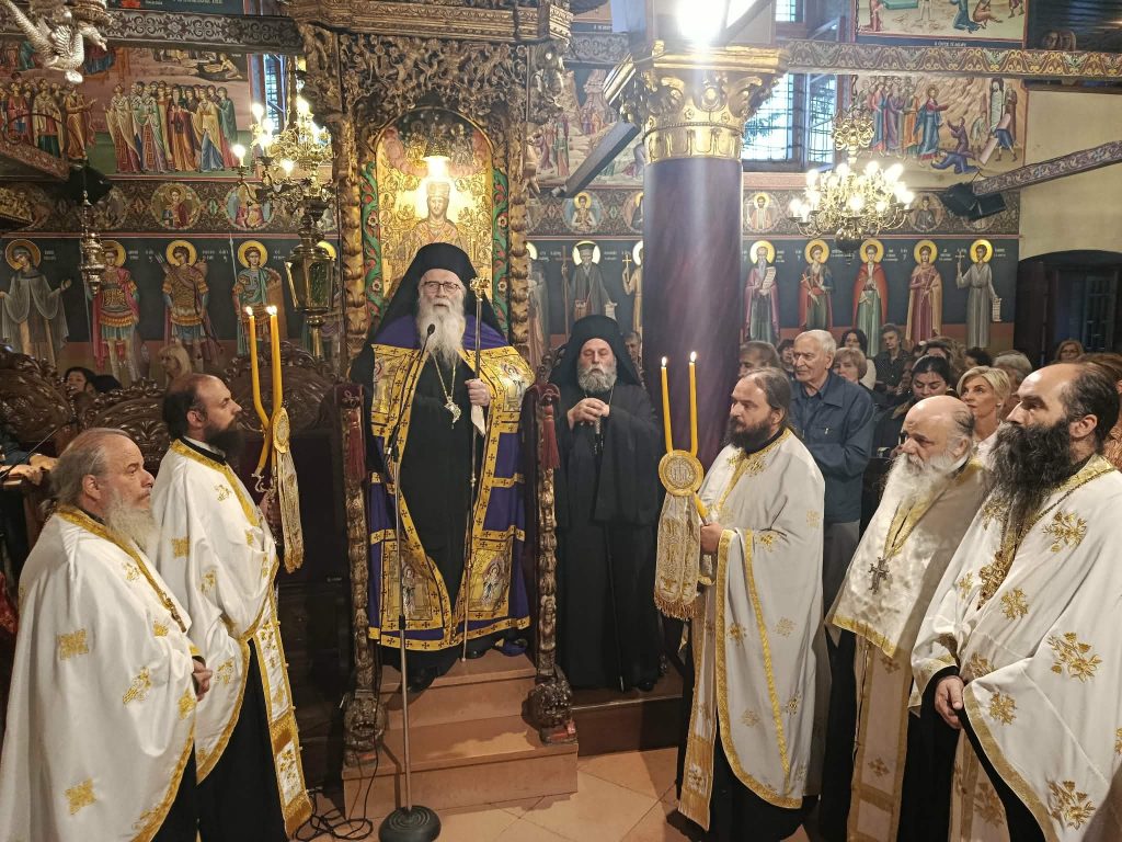Oι Μητροπολίτες Προικοννήσου και Ιωαννίνων στον πανηγυρίζοντα Ιερό Ναό Αγίας Παρασκευής Μετσόβου
