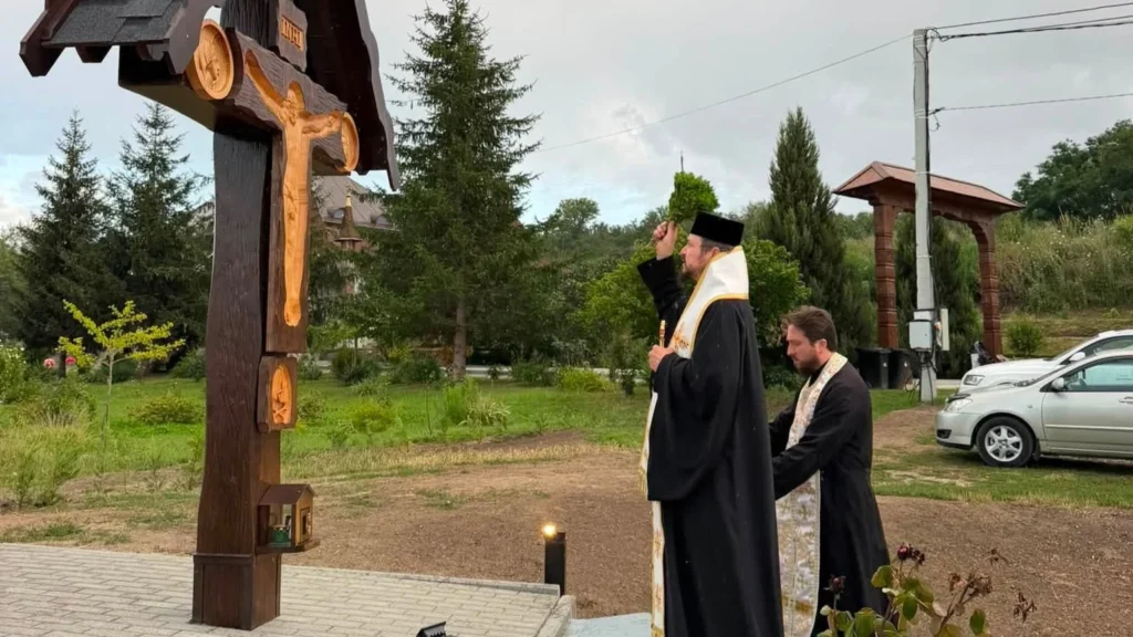 Ο Επίσκοπος Νότιας Βεσσαραβίας καθαγίασε τον Σταυρό στη Μονή Αγίας Τριάδος στη Μολδαβία