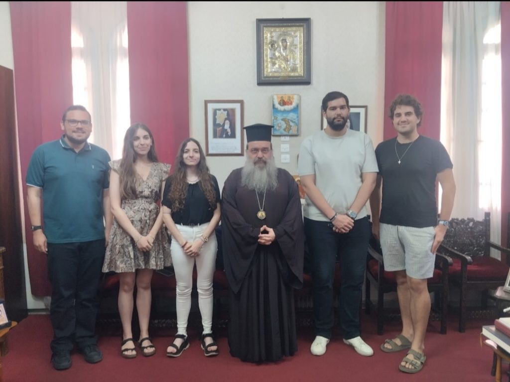 Φοιτητές της Φιλοσοφικής Αθηνών στον Μητροπολίτη Χίου Μάρκο