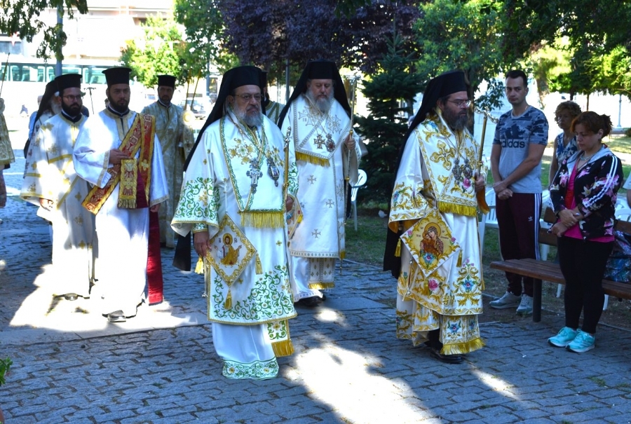 Ο Λαός της Κομοτηνής απέδωσε την οφειλόμενη τιμή στην Προστάτιδά του, Αγία Παρασκευή