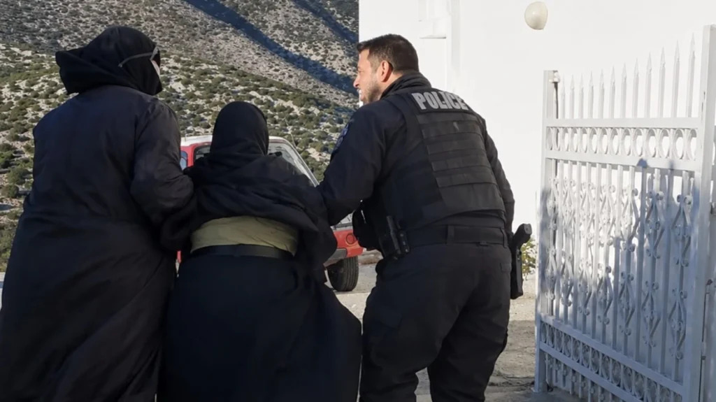 Φωτιά στην Πάρο: Εκκενώθηκε η Ιερά Μονή Αγίων Θεοδώρων