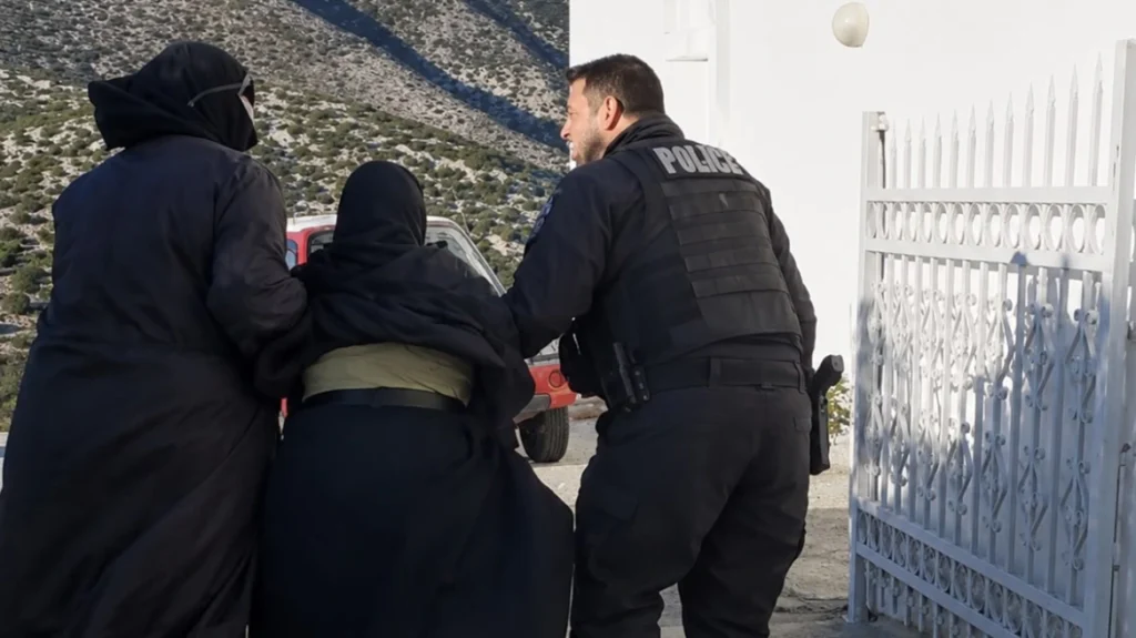 Φωτιά στην Πάρο: Εκκενώθηκε η Ιερά Μονή Αγίων Θεοδώρων