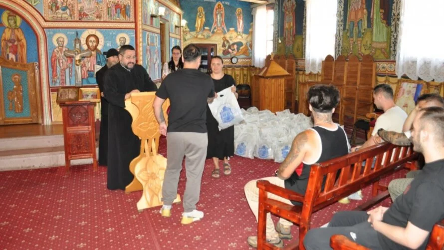 Arhiepiscopia Râmnicului a oferit daruri persoanelor private de libertate din Penitenciarul Mioveni