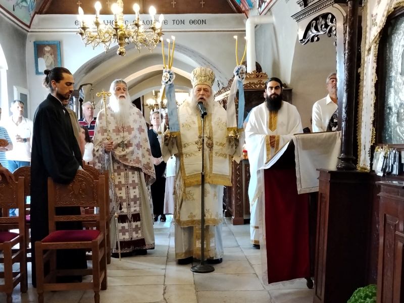 Ο Μητροπολίτης Παροναξίας στον Ιερό Ενοριακό Ναό Κοιμήσεως της Θεοτόκου Βίβλου Νάξου