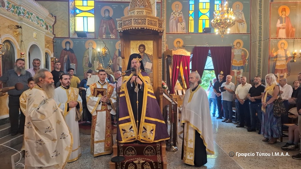 Αναστάσιμος Εσπερινός στην Παλαιοκαρυά Τριχωνίδος