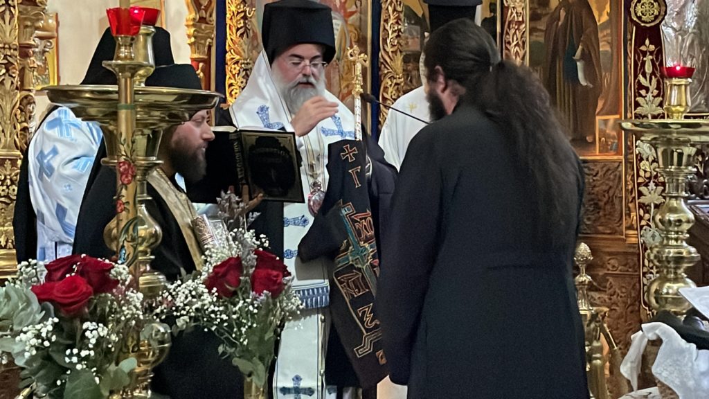 Μοναχική κούρα στην Ι.Μ. Αγίας Τριαδος Τζαγκαρόλων