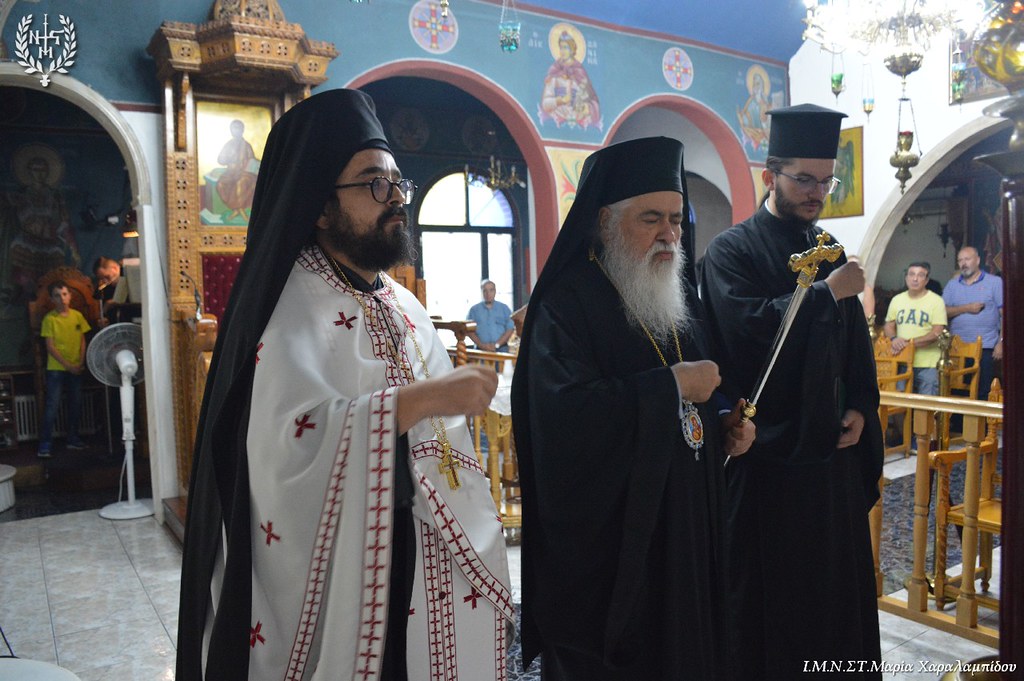 Ο Νεαπόλεως Βαρνάβας χοροστάτησε στην Ακολουθία του Μεγάλου Παρακλητικού Κανόνα στον Ι.Ν. Τιμίου Σταυρού Διαλογής