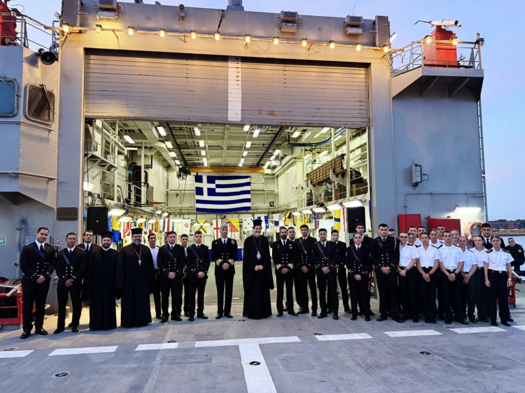 O Επίσκοπος Κλαυδιουπόλεως σε δεξίωση επί του ΠΓΥ «Προμηθεύς» στο Σαουθάμπτον