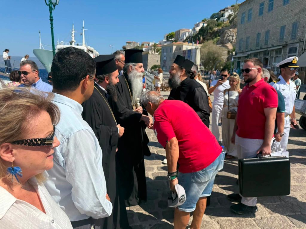Στην Ύδρα ο Μητροπολίτης Πειραιώς για την εορτή της Κοιμήσεως της Θεοτόκου