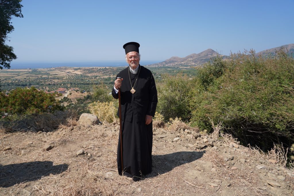 Ο Οικουμενικός Πατριάρχης στα εξωκκλήσια του Αγίου Τρύφωνος και του Αγίου Παντελεήμονος στο Σχοινούδι της Ίμβρου