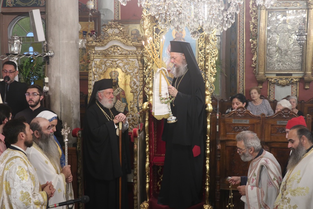 Δισαρχιερατικός Εσπερινός στον πανηγυρίζοντα Μητροπολιτικό Ναό της Μεταμορφώσεως του Σωτήρος στην Ερμούπολη