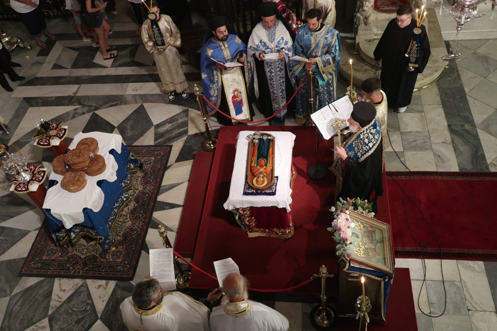 Η Ακολουθία των Εγκωμίων προς την Κοίμηση της Θεοτόκου στην Ερμούπολη