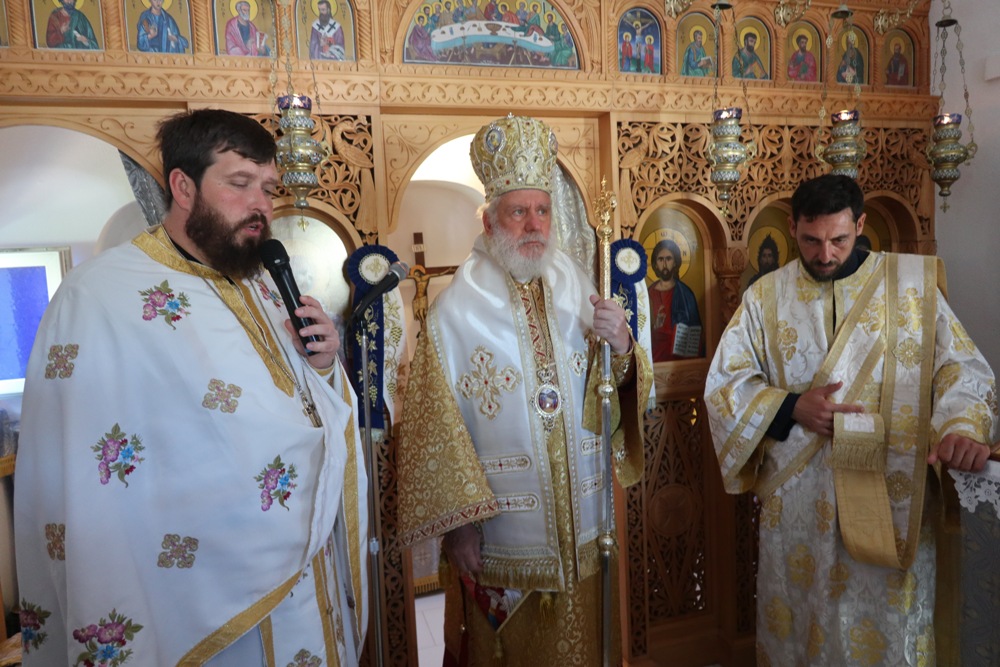 Αρχιερατική ιερουργία στον Ιερό Ναό Αγίου Δημητρίου στη Μύκονο