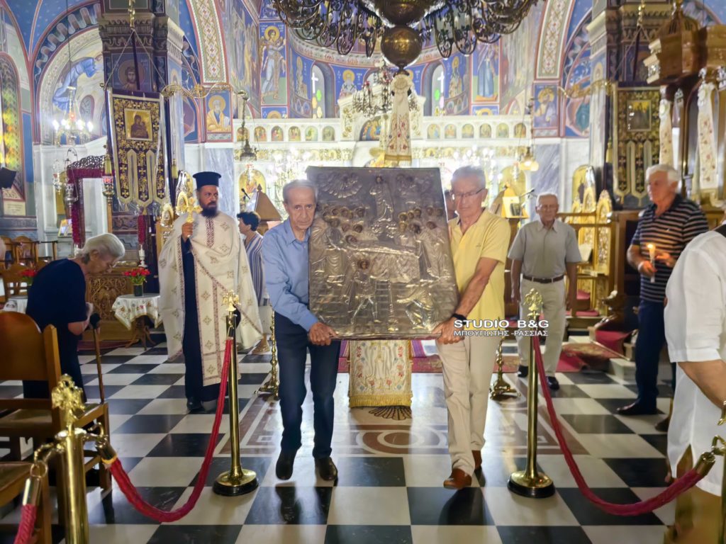 Η περιφορά της Ιεράς Εικόνος της Κοιμήσεως της Θεοτόκου στην Αγία Τριάδα Αργολίδας