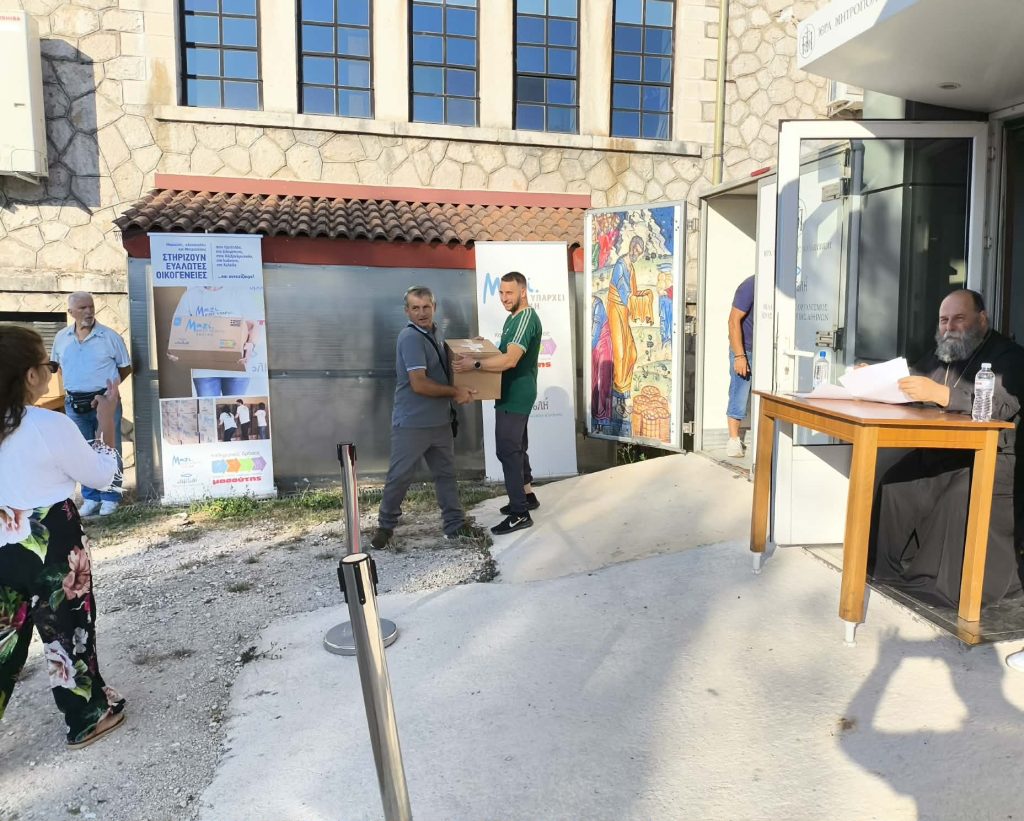 Εσπερινός και διανομή τροφίμων στον Ιερό Ναό Κοιμήσεως της Θεοτόκου Περιβλέπτου Ιωαννίνων