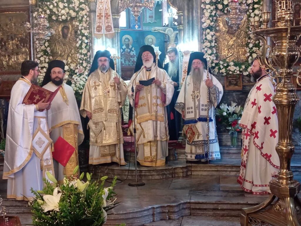 Τρισαρχιερατική Θεία Λειτουργία στην Παναγία της Αγιάσου