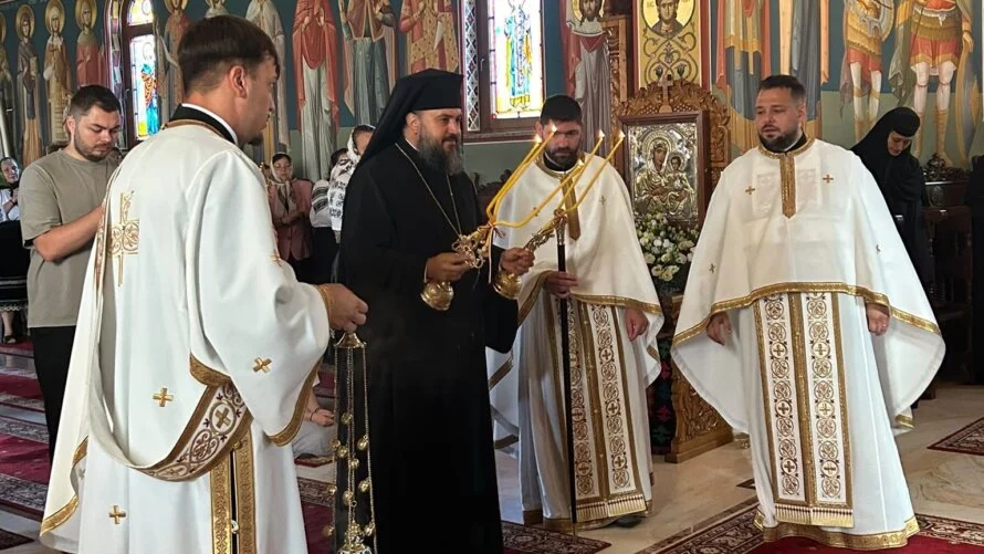 IPS Atanasie: Suntem chemați să renunțăm la orice ne împiedică să-L urmăm pe Hristos până la jertfă