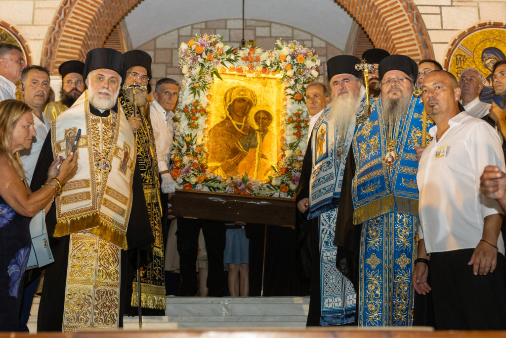 Νέα Μηχανιώνα: Χιλιάδες πιστοί στην πανήγυρη της Παναγίας Φανερωμένης