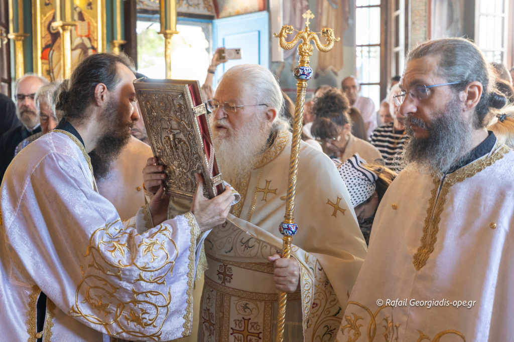 Ο Γέροντας Εφραίμ στο Πόρτο Λάγος – Πλήθος πιστών στη Θεία Λειτουργία (ΦΩΤΟ)