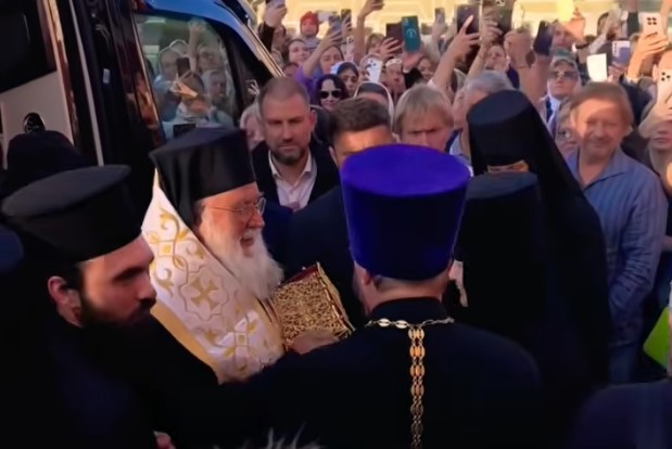 Πέντε ώρες αναμονή για τον Άγιο Σπυρίδωνα – Συγκλονιστικές εικόνες στη Ρωσία (ΒΙΝΤΕΟ)