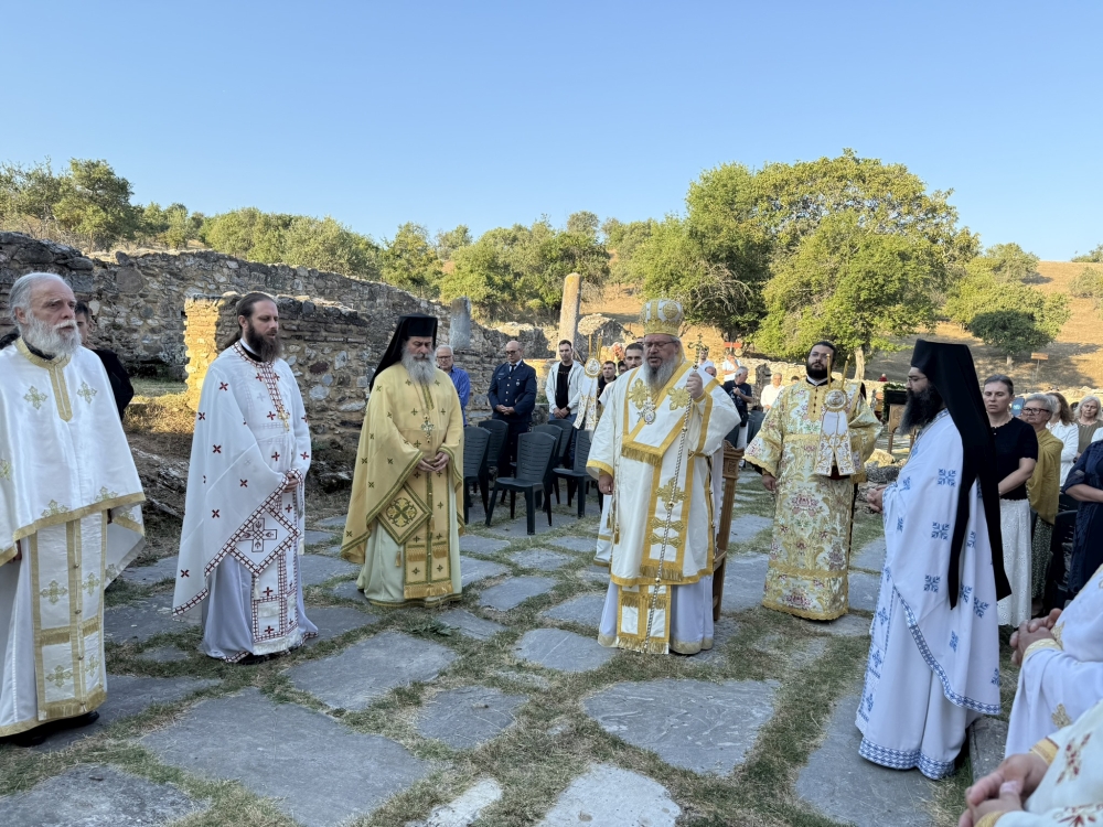 Αρχιερατική Θεία Λειτουργία στη Βασιλική του Αγίου Αχιλλίου Πρεσπών για τα 1.400 χρόνια του Ακαθίστου Ύμνου
