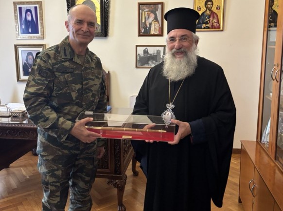 Επίσκεψη του Αρχηγού ΓΕΣ στον Αρχιεπίσκοπο Κρήτης