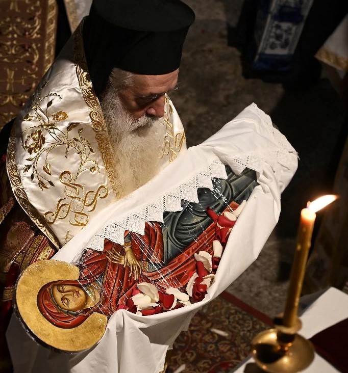 Σάμου Ευσέβιος για την Κοίμηση της Θεοτόκου: Δεν εγκατέλειψε τον κόσμο η Παναγιά μας, γιατί είναι Μάνα μας