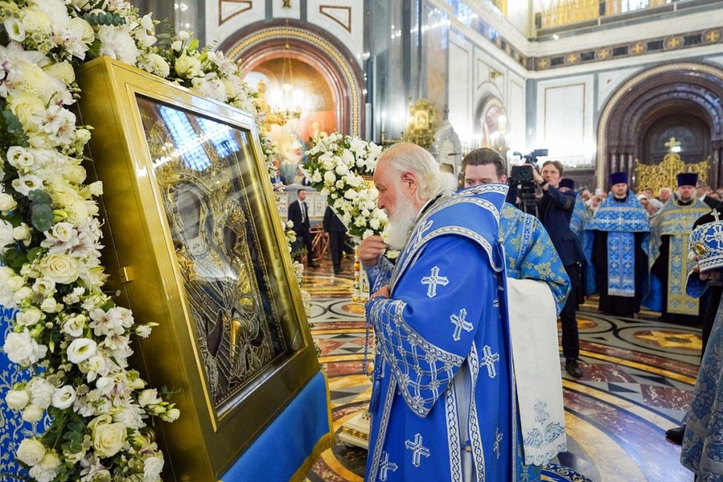 В канун праздника Успения Пресвятой Богородицы Святейший Патриарх Кирилл совершил всенощное бдение в Храме Христа Спасителя и возглавил встречу чудотворной Тихвинской иконы Божией Матери