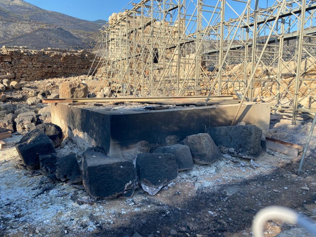 Πυρκαγιά στο Πόρτο Γερμενό: Αυτοψία στο αρχαίο φρούριο, στα βυζαντινά και στα μεταβυζαντινά μνημεία των Αιγοσθένων