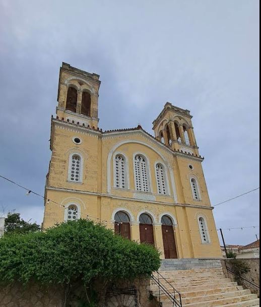 Αρχιερατικό Μνημόσυνο στη μνήμη του Μεγάλου Ευεργέτου των Κυθήρων Νικολάου Τριφύλλη