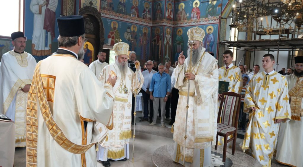 Тамо где је Господ, ту се све Његовом нетварном благодаћу и светлошћу преображава