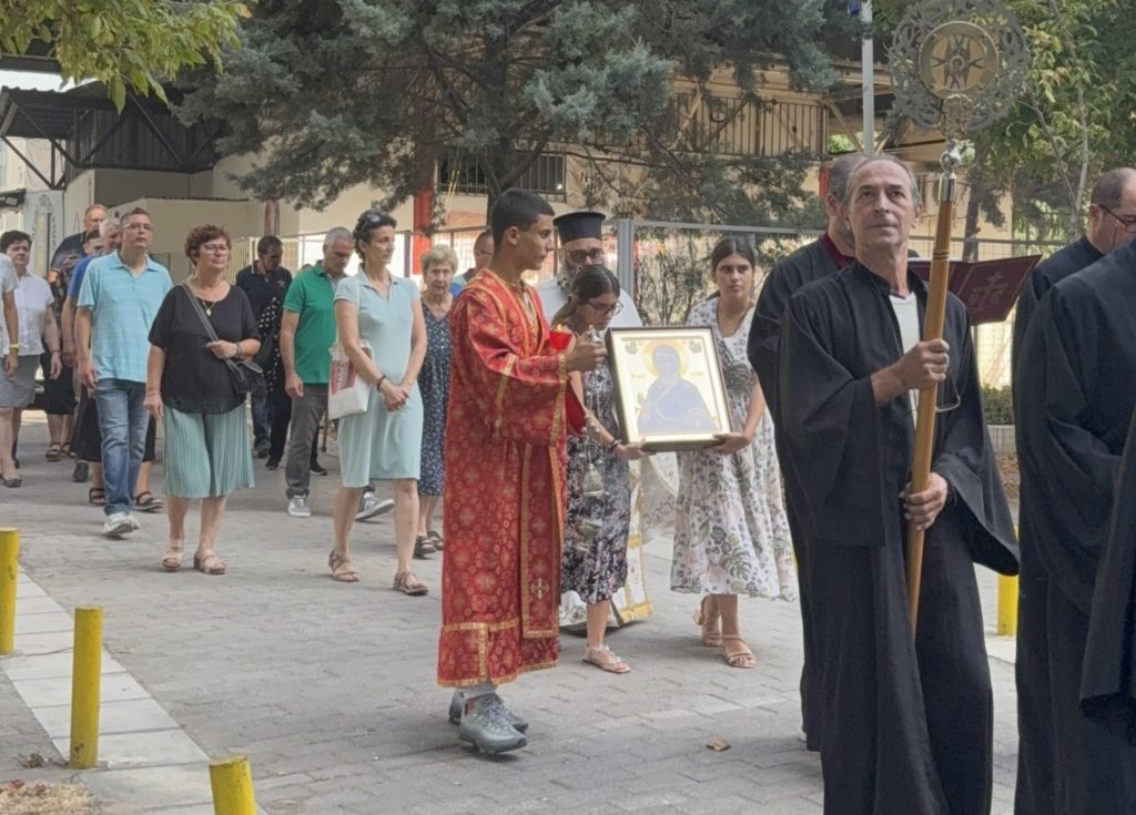 Ι.Ν. Αγίου Πολυκάρπου Μενεμένης: Λιτανεία της Ιεράς Εικόνας της Τιμίας Ζώνης της Παναγίας