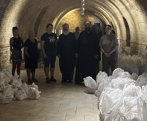 Προσφορά τροφίμων από τη Μητρόπολη Κερκύρας