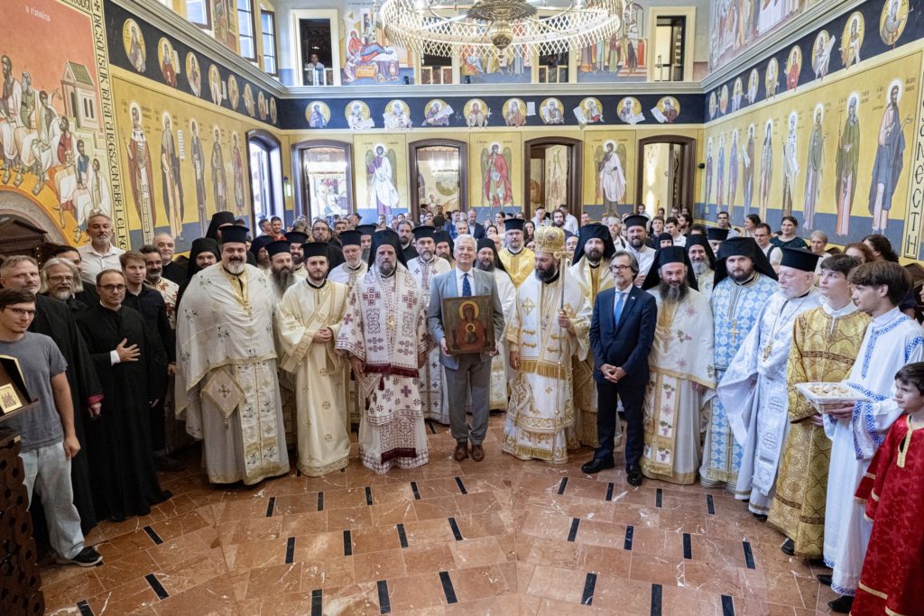 Εγκαίνια του Ιερού Ναού Τριών Ιεραρχών στη Βουδαπέστη και Τρισαρχιερατική Θεία Λειτουργία