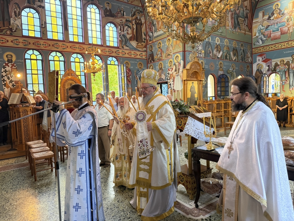 Ο Μητροπολίτης Λαρίσης στον πανηγυρίζοντα Ιερό Ναό Αγίου Κοσμά του Αιτωλού στον Πυργετό