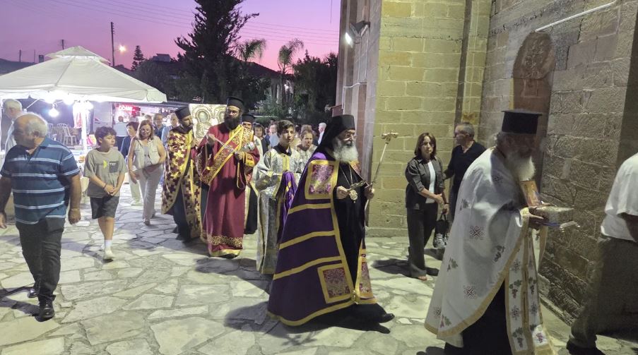 Λιτάνευση της ιεράς εικόνας των Μαρτύρων Φωτίου και Ανικήτου στην Επταγώνια