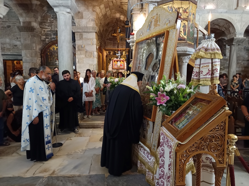 Η πρώτη Παράκληση στην Παναγία Εκατονταπυλιανή Πάρου