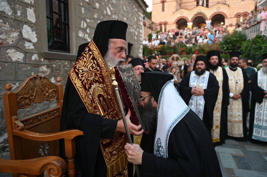 Πλήθος πιστών στην πανηγυρίζουσα Ιερά Μονή Μαλεβής