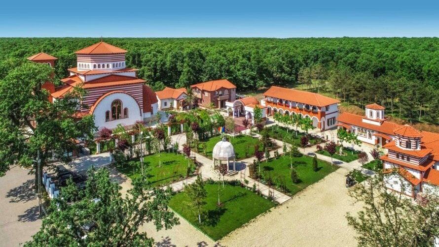 Programul aducerii mâinii drepte a Sf. Vasile cel Mare în România: Racla va ajunge și la Mănăstirea Pantocrator