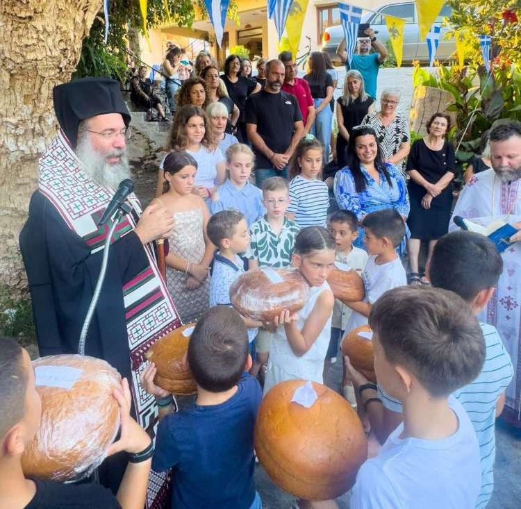 Συγκινητική η συμμετοχή της νεολαίας στις Ιερές Ακολουθίες του Δεκαπενταυγούστου στη Μητρόπολη Ρεθύμνης