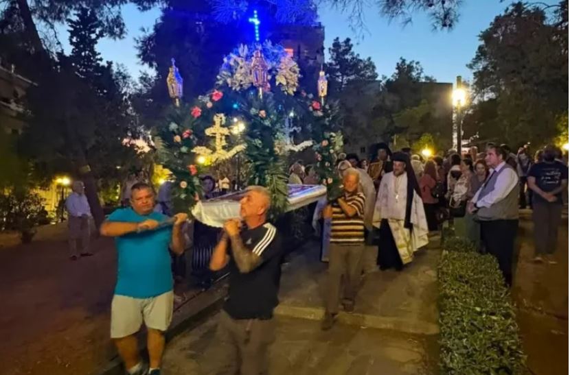 Λιτάνευση του Επιταφίου της Υπεραγίας Θεοτόκου στους δρόμους της Νέας Ιωνίας