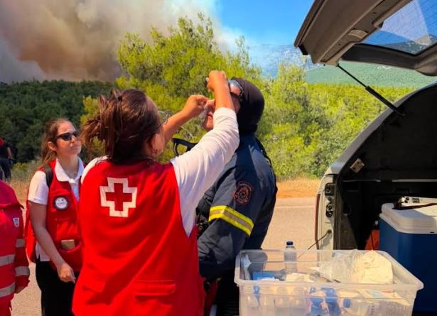 Ο Ελληνικός Ερυθρός Σταυρός προτείνει 10 βασικές συμβουλές για προστασία μετά από πυρκαγιά