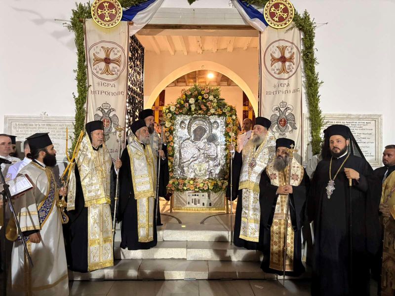 Πανδήμως Κλήρος και λαός Λιτάνευσαν την Εικόνα της Εκατονταπυλιανής
