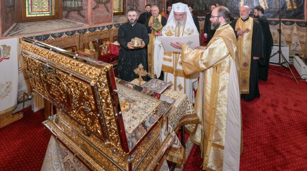 Ο Πατριάρχης Ρουμανίας καθαγίασε τη λειψανοθήκη της Αγίας Μαρίας Μπρανκοβεάνου και των γιων της