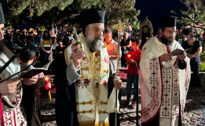 Θήρας Αμφιλόχιος: «Η Παναγία είναι η θερμή πρεσβεία και η καταφυγή μας»