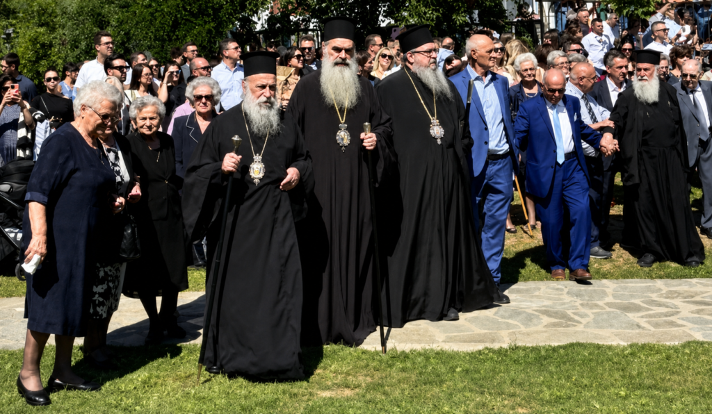 Σαμαρίνα: Χέρι-χέρι οι τρεις Μητροπολίτες στον Τρανό Χορό